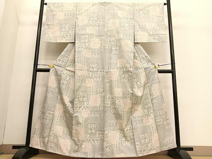 平和屋着物●本場大島紬 白大島 動物花絵皿文 正絹 逸品 BAAT3199hv