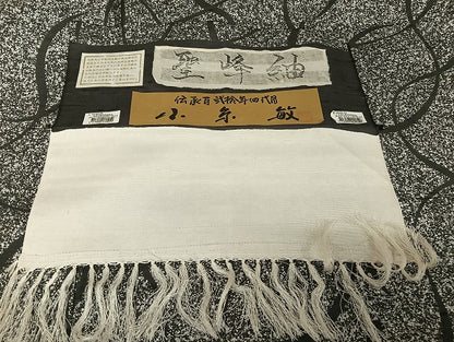 平和屋着物●創業140年 小糸染芸の四代目 小糸敏夫 聖峰紬 黒地 証紙付き 正絹 逸品 AAAU4304np