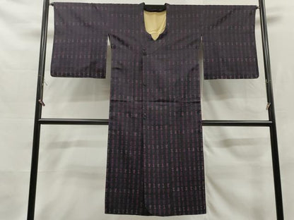 平和屋着物▽道行コート 単衣 陶器文 黒地 ロング丈 正絹 逸品 CAAR9118id