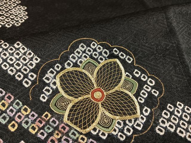 平和屋着物●訪問着　駒刺繍　絞り　舞花文　黒地　金彩　正絹　逸品　AAAW0048ph