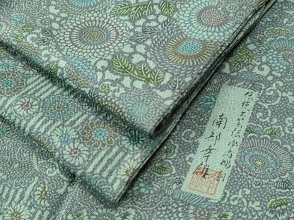 平和屋着物●人間国宝・南部芳松の息子 伝統工芸伝承者彫刻・南部幸雄　型染　小紋　菊唐草文　鬼しぼ縮緬　正絹　逸品　CAAU1970yc