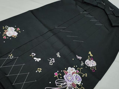 平和屋着物●女性　行灯袴　総刺繍　花唐草文　黒色　卒業式　洗える着物　未使用　CAAU9801vf