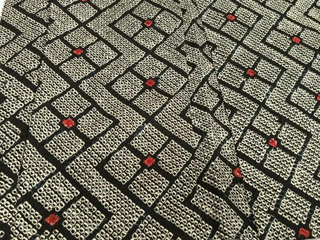 平和屋着物＃羽織　総絞り　幾何学文様　黒地　正絹　逸品　CAAV5640id