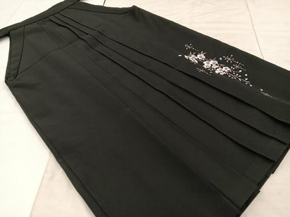 平和屋着物●女性　行灯袴　総刺繍　枝垂れ桜　ラインストーン　黒地　金糸　逸品　BAAU4357mz