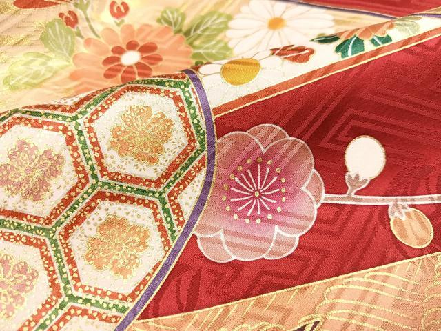 平和屋着物●豪華振袖　駒刺繍　吉祥草花文　金彩　正絹　逸品　AAAZ5044ph
