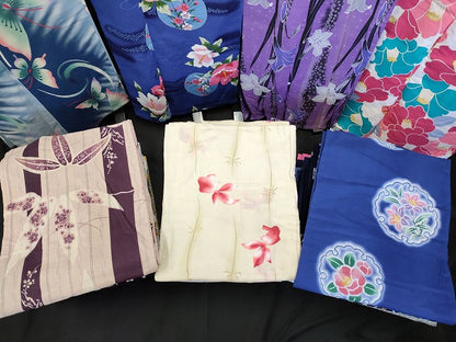平和屋本店■浴衣 まとめて 45点 金魚 蝶 花柄 百合 ハイビスカス しじら織 金彩 など 着用可能多数 未使用品あり ppp2514