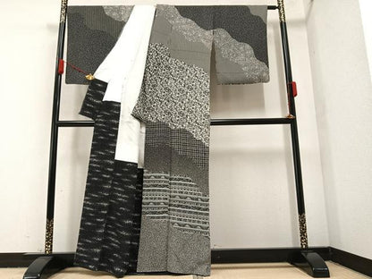 平和屋着物●山下晴三 京友禅競技大会受賞 訪問着 草花文 黒地 正絹 逸品 AABA1243ph