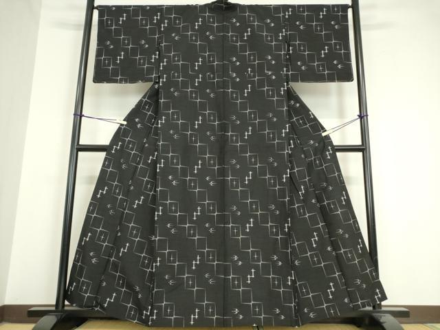 平和屋着物▽上質な紬 単衣 燕絣 黒地 正絹 逸品 未使用 DAAV5645az