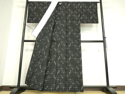 平和屋着物▽上質な紬 単衣 燕絣 黒地 正絹 逸品 未使用 DAAV5645az