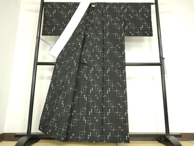 平和屋着物▽上質な紬 単衣 燕絣 黒地 正絹 逸品 未使用 DAAV5645az