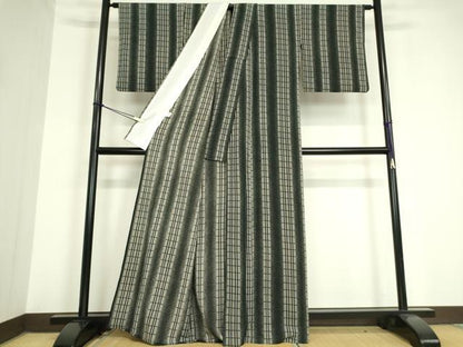 平和屋着物▽小紋 単衣 格子間道 黒地 洗える着物 DAAV5738az