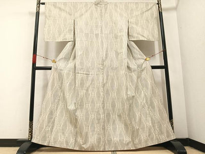 平和屋着物●本場大島紬　白大島　カタス9マルキ　亀甲文　正絹　逸品　AABA8898ph