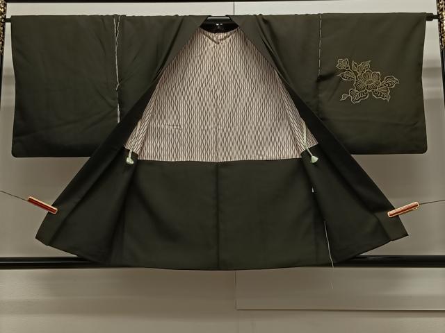 平和屋着物∞羽織　刺繍　草花文　黒地　正絹　逸品　CAAX7880ua