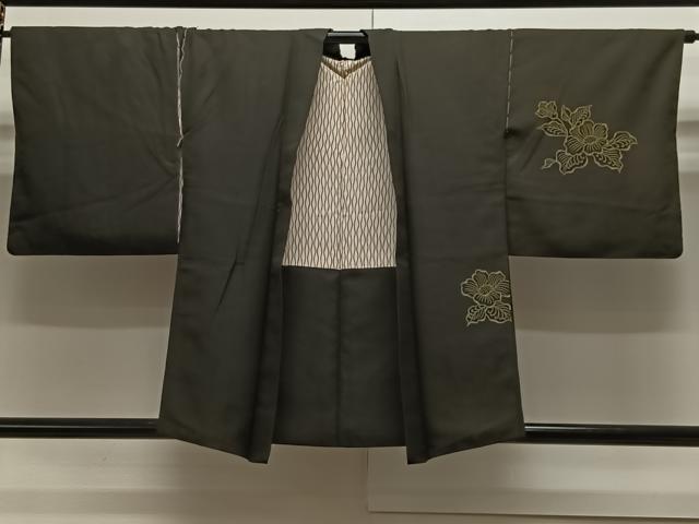 平和屋着物∞羽織　刺繍　草花文　黒地　正絹　逸品　CAAX7880ua