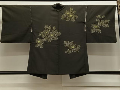 平和屋着物∞羽織　刺繍　草花文　黒地　正絹　逸品　CAAX7880ua