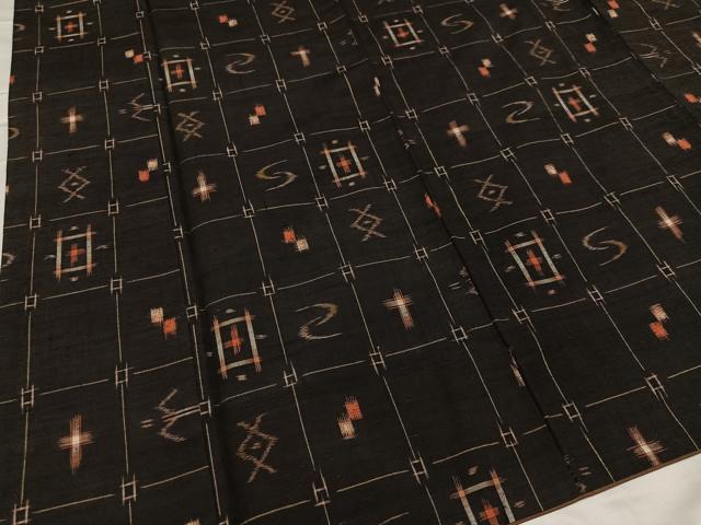 平和屋着物●上質な紬　琉球絣文様　正絹　逸品　AABC0677ph