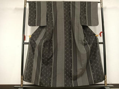 平和屋着物▽本塩沢 単衣 110亀甲 麻の葉間道 黒地 反端付き 正絹 逸品 未使用 AABC0379fy
