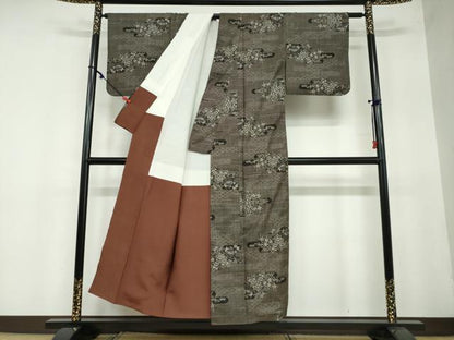 平和屋着物●本場大島紬 7マルキ 総絣 雲取り草花文 正絹 逸品 DAAY5198ud