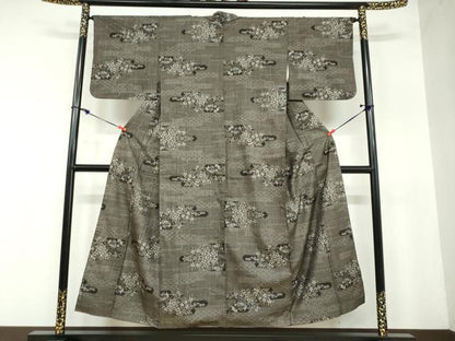 平和屋着物●本場大島紬 7マルキ 総絣 雲取り草花文 正絹 逸品 DAAY5198ud