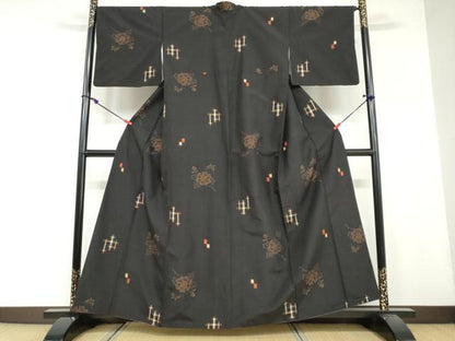 平和屋着物●上質な紬 花蝶文 黒地 正絹 逸品 DAAY5280ud