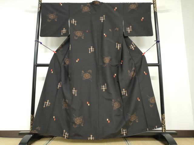 平和屋着物●上質な紬 花蝶文 黒地 正絹 逸品 DAAY5280ud
