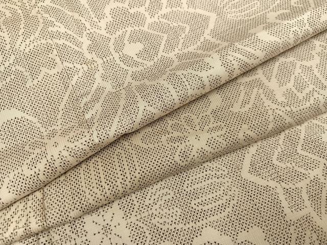 平和屋着物●本場大島紬 白大島 一元7マルキ 花唐草文 正絹 逸品 AABC6812ph