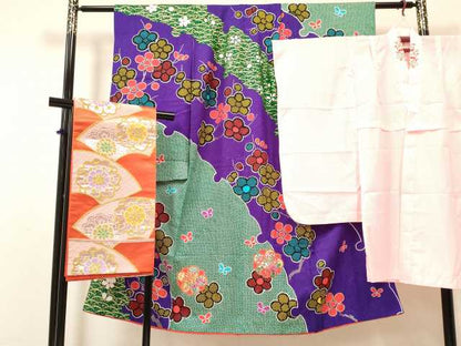 平和屋着物[]七五三　女の子　７歳　祝着　四つ身　襦袢(単衣・半衿刺繍)・袋帯セット　駒刺繍　花蝶雪芝文　金彩　逸品　DAAY3120ma