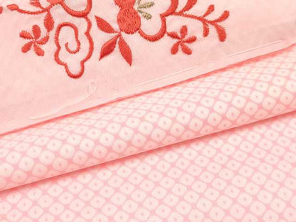 平和屋着物[]七五三　女の子　７歳　祝着　四つ身　襦袢(単衣・半衿刺繍)・袋帯セット　駒刺繍　花蝶雪芝文　金彩　逸品　DAAY3120ma