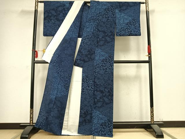 平和屋着物▽上質な小紋 単衣 藍 型染め 切嵌花唐草文 鬼しぼ縮緬 そごう百貨店扱い 正絹 逸品 AABC3986fy