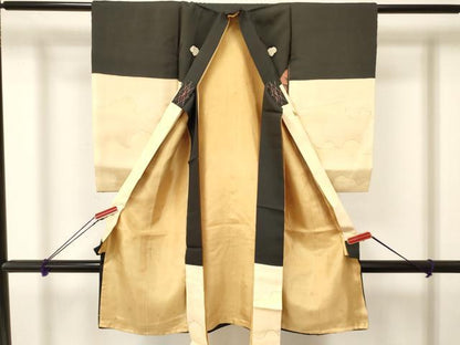 平和屋着物[]お宮参り　男の子　祝着　産着　初着　のしめ　刺繍　鷹　鷲　風景松文　金彩　逸品　DAAY3207ma