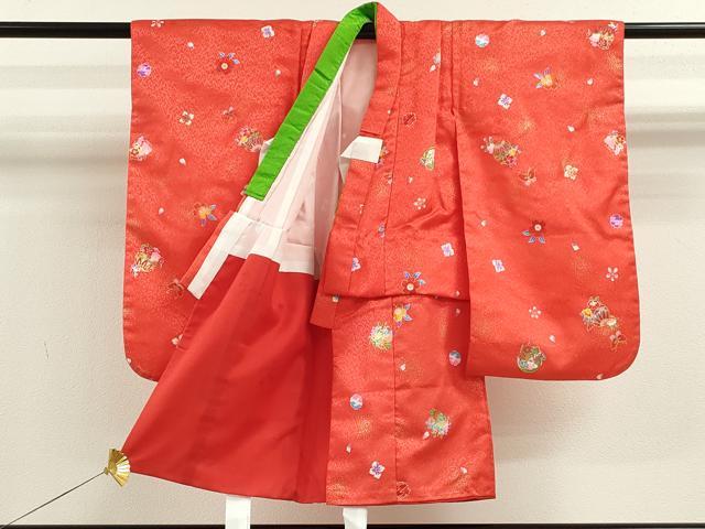 平和屋着物[]七五三　女の子　３歳　祝着　三つ身　被布セット　鞠舞蝶草花丸文　金彩　洗える着物　CAAZ7035ze