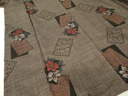 平和屋着物●本場大島紬 7マルキ 色紙重ね花文 正絹 逸品 DAAY9488az