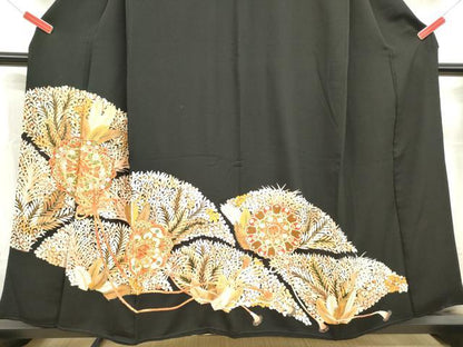 平和屋着物■豪華黒留袖　駒刺繍　鏡裏羊歯花文　金彩　正絹　逸品　DAAY6435ea