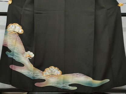 平和屋着物■豪華黒留袖　駒刺繍　松　暈し染め　金銀彩　正絹　逸品　CABA7636fb