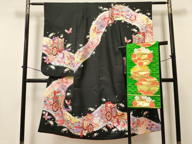 平和屋着物[]七五三　女の子　７歳　祝着　四つ身　袋帯セット　御所車花蝶文　暈し染め　黒地　金彩　洗える着物　DAAY3347ma