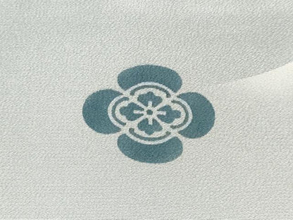 平和屋着物[]お宮参り　男の子　祝着　産着　初着　のしめ　駒刺繍　鷹　鷲　兜　流水花文　暈し染め　金銀彩　逸品　DAAY3377ma