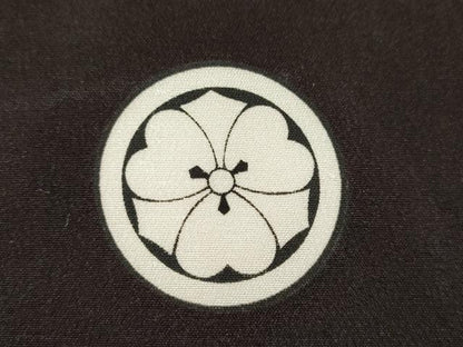 平和屋着物[]お宮参り　男の子　祝着　産着　初着　のしめ　駒刺繍　兜　笠松文　金彩　洗える着物　CABB2049ze