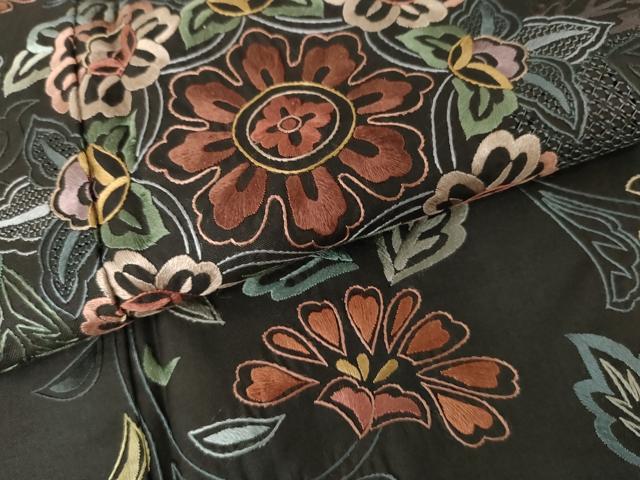 平和屋着物●総刺繍　訪問着　紬地　中国三大刺繍　汕頭刺繍　スワトウ刺繍　更紗正倉院花文　黒地　正絹　逸品　AABE0040cs