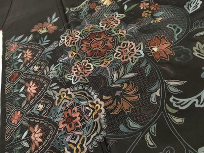 平和屋着物●総刺繍　訪問着　紬地　中国三大刺繍　汕頭刺繍　スワトウ刺繍　更紗正倉院花文　黒地　正絹　逸品　AABE0040cs