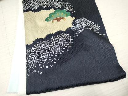 平和屋着物[]お宮参り　男の子　祝着　産着　初着　のしめ　駒刺繍　絞り　兜　松文　金糸　DAAY3458ma