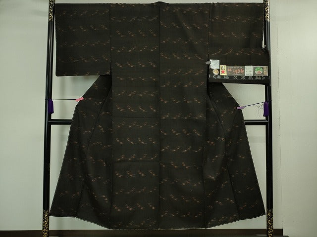 平和屋本店●極上　男性　国指定重要無形文化財　本場久米島紬　神谷ミネ作　手織　草木染　泥染　証紙付き　逸品　未使用　DZAA2712kh6