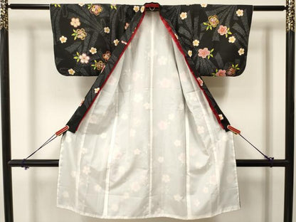 平和屋着物[]七五三　女の子　７歳　祝着　四つ身　羽織セット　束ね熨斗舞桜花文　黒地　金彩　洗える着物　DABA3533ma