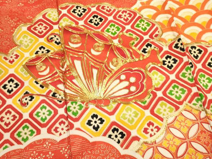 平和屋着物[]七五三　女の子　７歳　祝着　四つ身　長襦袢(無双仕立て・半衿刺繍)セット　駒刺繍　雲取り舞蝶華文　金彩　逸品　DABA3564ma