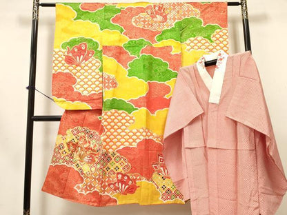 平和屋着物[]七五三　女の子　７歳　祝着　四つ身　長襦袢(無双仕立て・半衿刺繍)セット　駒刺繍　雲取り舞蝶華文　金彩　逸品　DABA3564ma