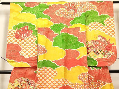 平和屋着物[]七五三　女の子　７歳　祝着　四つ身　長襦袢(無双仕立て・半衿刺繍)セット　駒刺繍　雲取り舞蝶華文　金彩　逸品　DABA3564ma