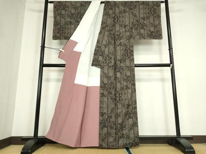平和屋着物●本場大島紬　7マルキ　草花間道　正絹　逸品　DABA4080az