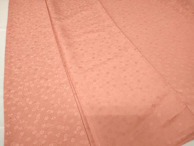 平和屋着物●上質な色無地　吉祥地紋　甚三紅色　正絹　逸品　未使用　CABE2304yc 平和屋着物○上質な色無地 吉祥花地紋 甚三紅色 正絹 逸品 未使用
