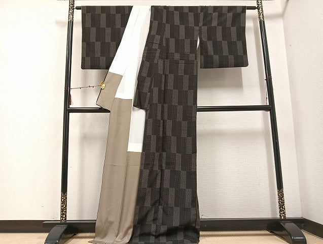 平和屋着物●お召　80亀甲　亀甲絣　黒地　正絹　逸品　AABE8886ph