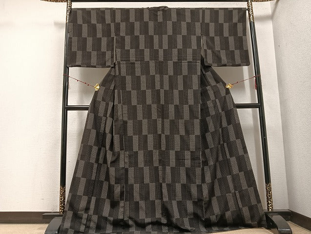 平和屋着物●お召　80亀甲　亀甲絣　黒地　正絹　逸品　AABE8886ph