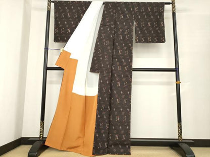 平和屋着物●国指定重要無形文化財　本場久米島紬　手織　琉球絣文様　正絹　逸品　AABE7738ck